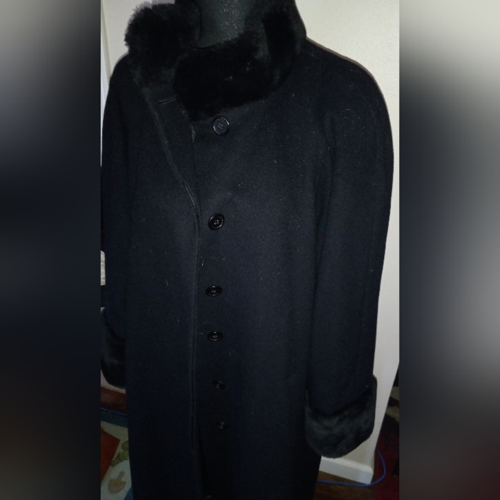 Womens Black long Wool coat with faux fur collar and cuffs